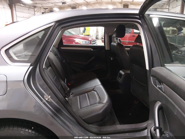 Продаж на аукціоні авто 2015 Volkswagen Passat 1.8t Limited Edition, vin: 1VWAT7A39FC114161, номер лоту: 44617296