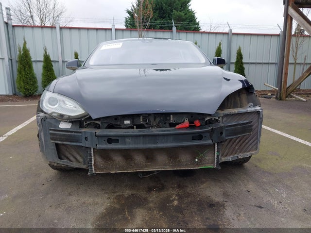 2014 Tesla Model S მანქანა იყიდება აუქციონზე, vin: 5YJSA1S18EFP60767, აუქციონის ნომერი: 44617429