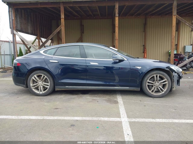 2014 Tesla Model S მანქანა იყიდება აუქციონზე, vin: 5YJSA1S18EFP60767, აუქციონის ნომერი: 44617429