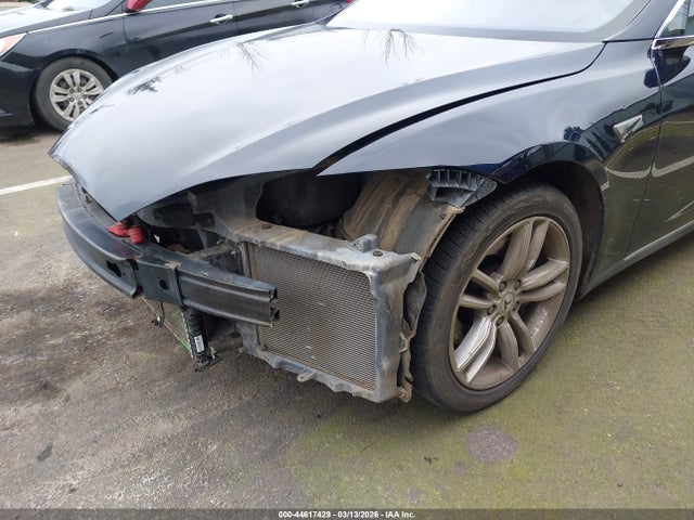 2014 Tesla Model S მანქანა იყიდება აუქციონზე, vin: 5YJSA1S18EFP60767, აუქციონის ნომერი: 44617429