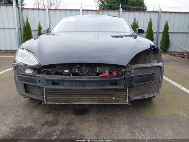 2014 Tesla Model S მანქანა იყიდება აუქციონზე, vin: 5YJSA1S18EFP60767, აუქციონის ნომერი: 44617429