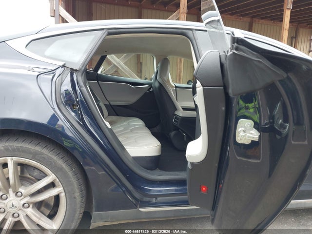 2014 Tesla Model S მანქანა იყიდება აუქციონზე, vin: 5YJSA1S18EFP60767, აუქციონის ნომერი: 44617429