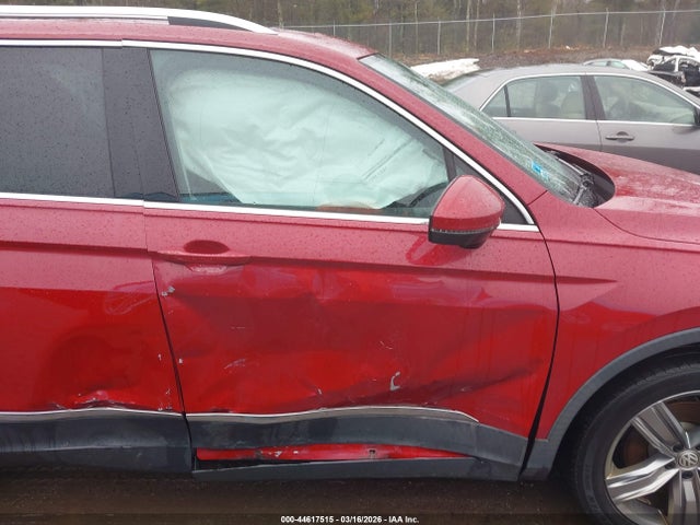 Продаж на аукціоні авто 2018 Volkswagen Tiguan 2.0t Sel Premium, vin: 3VV4B7AX4JM014516, номер лоту: 44617515