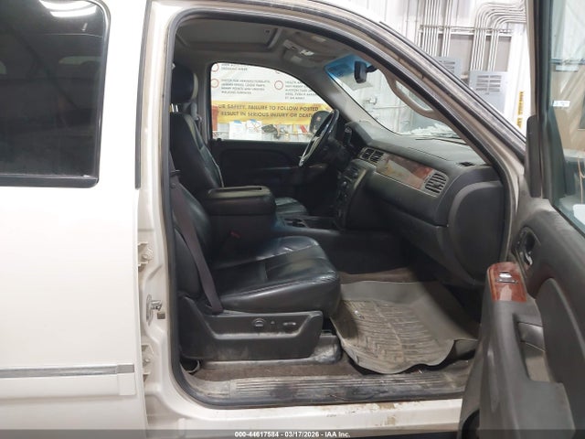 2011 GMC YUKON XL 1500 1GKS2KE32BR198875 Photo 4