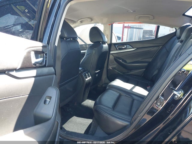 44617610 :رقم المزاد ، 1N4AA6AP3JC373345 vin ، 2018 Nissan Maxima 3.5 Sv مزاد بيع