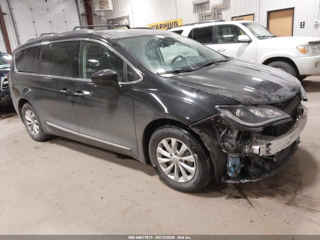Auction sale of the 2018 Chrysler Pacifica Touring L, vin: 2C4RC1BG9JR331262, lot number: 44617613