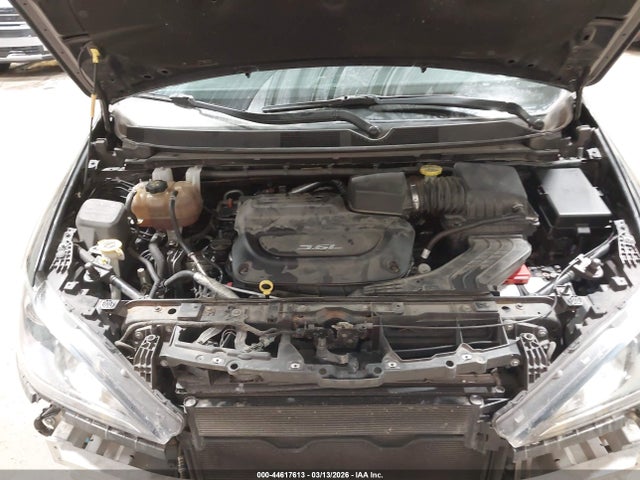 44617613 :رقم المزاد ، 2C4RC1BG9JR331262 vin ، 2018 Chrysler Pacifica Touring L مزاد بيع