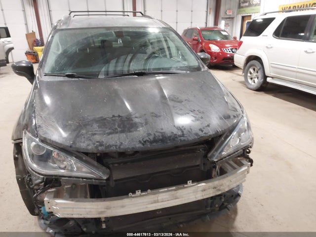 44617613 :رقم المزاد ، 2C4RC1BG9JR331262 vin ، 2018 Chrysler Pacifica Touring L مزاد بيع