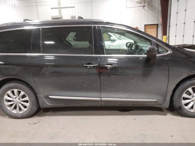 44617613 :رقم المزاد ، 2C4RC1BG9JR331262 vin ، 2018 Chrysler Pacifica Touring L مزاد بيع
