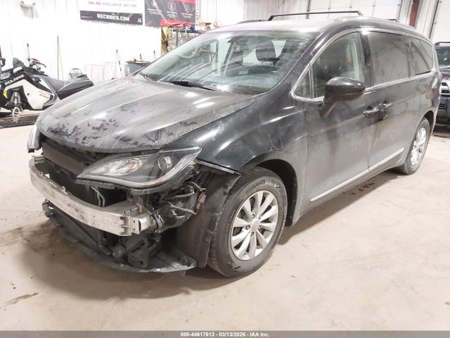 44617613 :رقم المزاد ، 2C4RC1BG9JR331262 vin ، 2018 Chrysler Pacifica Touring L مزاد بيع