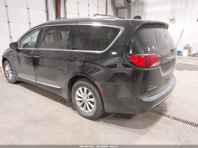44617613 :رقم المزاد ، 2C4RC1BG9JR331262 vin ، 2018 Chrysler Pacifica Touring L مزاد بيع