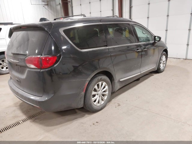 44617613 :رقم المزاد ، 2C4RC1BG9JR331262 vin ، 2018 Chrysler Pacifica Touring L مزاد بيع
