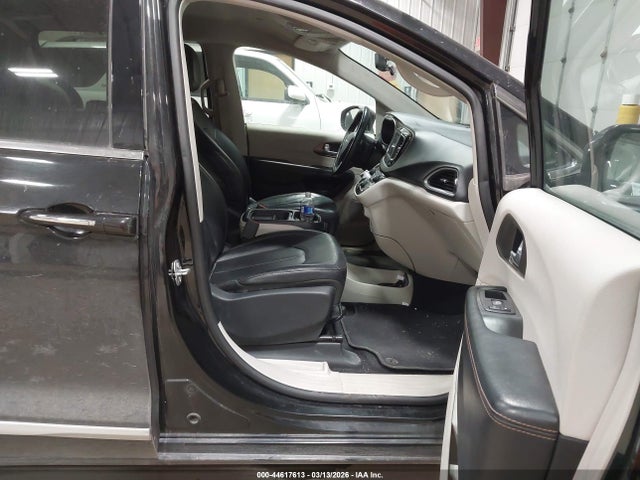 44617613 :رقم المزاد ، 2C4RC1BG9JR331262 vin ، 2018 Chrysler Pacifica Touring L مزاد بيع