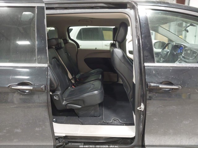 44617613 :رقم المزاد ، 2C4RC1BG9JR331262 vin ، 2018 Chrysler Pacifica Touring L مزاد بيع