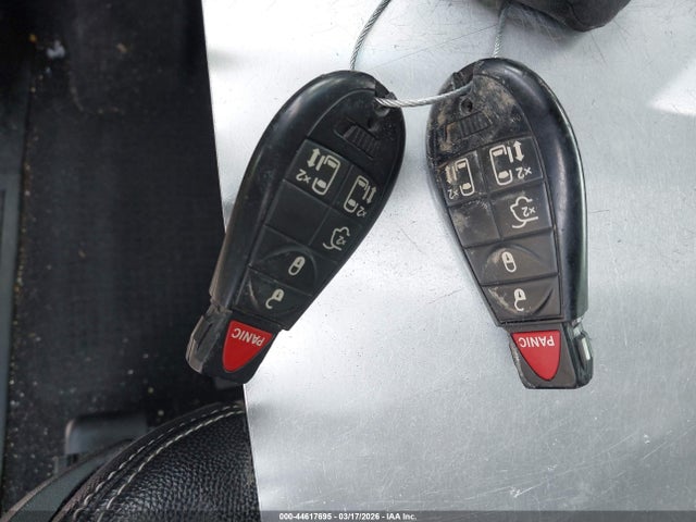 2014 Chrysler Town & Country Touring მანქანა იყიდება აუქციონზე, vin: 2C4RC1BG7ER448117, აუქციონის ნომერი: 44617695