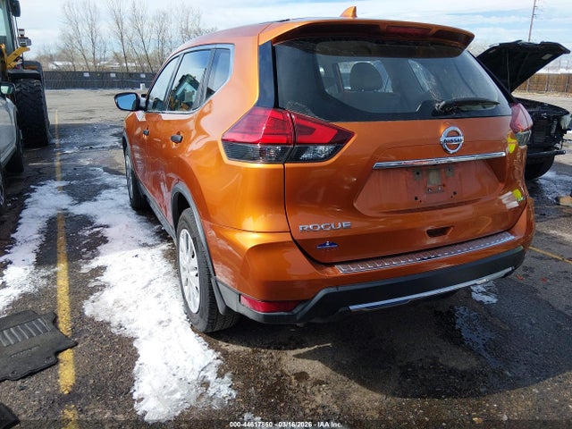 2017 Nissan Rogue S მანქანა იყიდება აუქციონზე, vin: JN8AT2MV9HW275926, აუქციონის ნომერი: 44617860