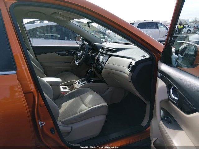 2017 Nissan Rogue S მანქანა იყიდება აუქციონზე, vin: JN8AT2MV9HW275926, აუქციონის ნომერი: 44617860