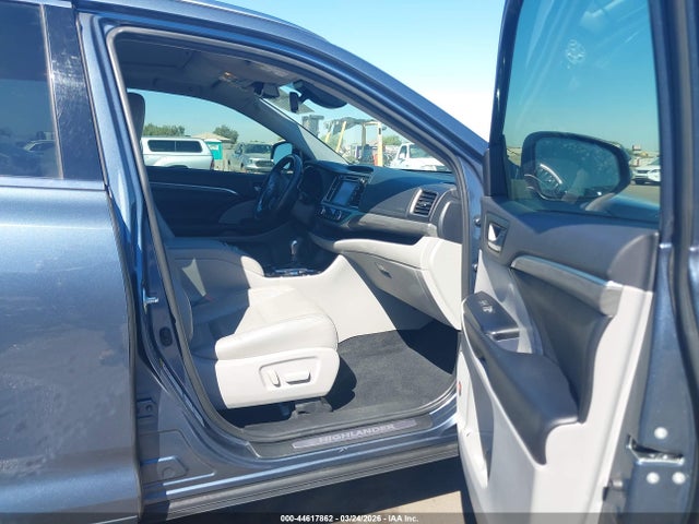 2019 Toyota Highlander Limited მანქანა იყიდება აუქციონზე, vin: 5TDDZRFH8KS747435, აუქციონის ნომერი: 44617862