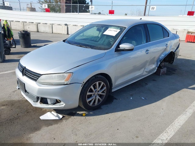 2013 Volkswagen Jetta 2.5l Se მანქანა იყიდება აუქციონზე, vin: 3VWDX7AJ6DM257998, აუქციონის ნომერი: 44617908