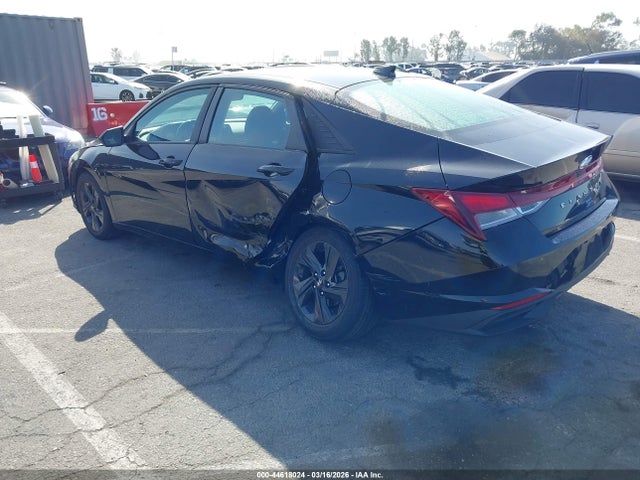 5NPLS4AG3NH053134 Hyundai ELANTRA SEL