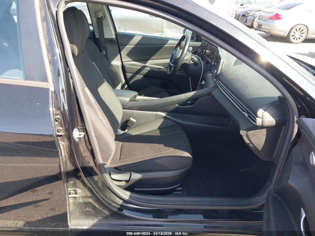 5NPLS4AG3NH053134 Hyundai ELANTRA SEL