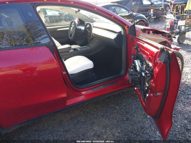 2024 Tesla Model Y Long Range Dual Motor All-wheel Drive მანქანა იყიდება აუქციონზე, vin: 7SAYGDEE6RF045374, აუქციონის ნომერი: 44618084