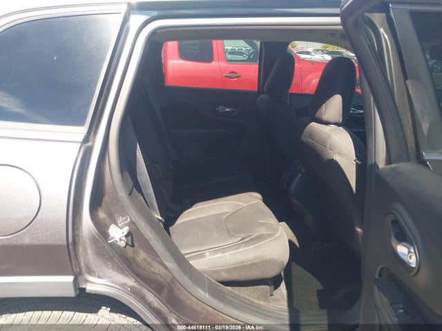 1C4PJLCBXGW128313 Jeep Cherokee Latitude