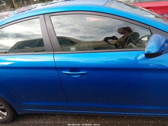 KMHD84LF9HU067021 Hyundai ELANTRA SE