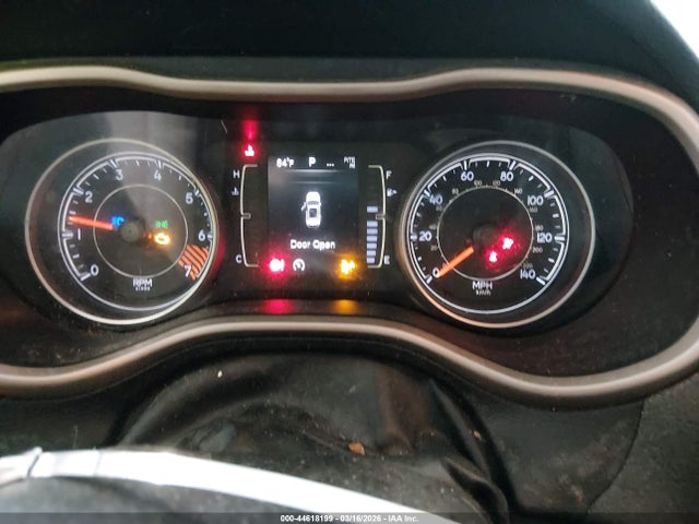 Продажа на аукционе авто 2015 Jeep Cherokee Latitude, vin: 1C4PJMCB6FW784528, номер лота: 44618199