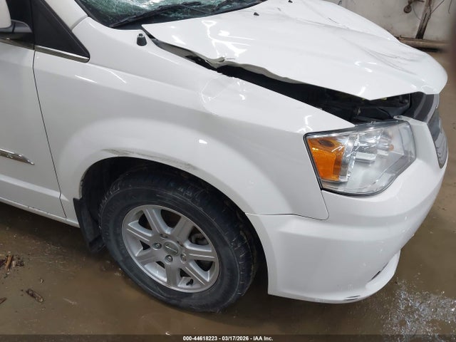 2011 Chrysler Town & Country Touring მანქანა იყიდება აუქციონზე, vin: 2A4RR5DG0BR676646, აუქციონის ნომერი: 44618223