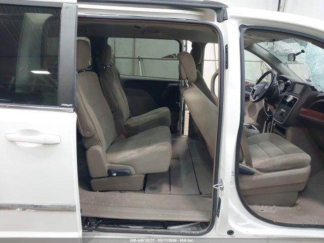 2011 Chrysler Town & Country Touring მანქანა იყიდება აუქციონზე, vin: 2A4RR5DG0BR676646, აუქციონის ნომერი: 44618223