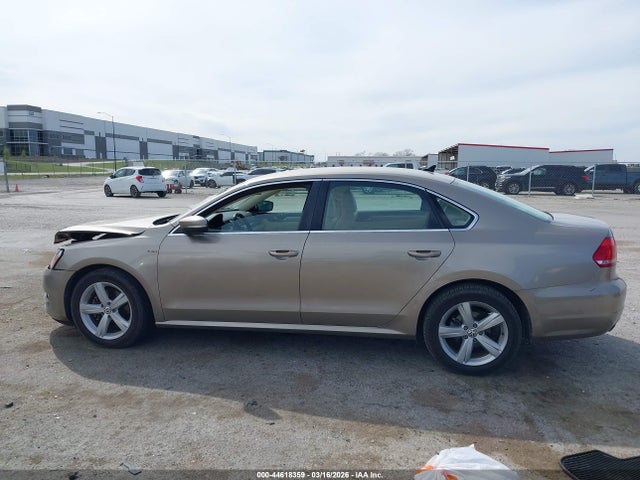 44618359 :رقم المزاد ، 1VWAS7A30FC118263 vin ، 2015 Volkswagen Passat 1.8t Limited Edition مزاد بيع