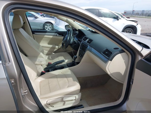 44618359 :رقم المزاد ، 1VWAS7A30FC118263 vin ، 2015 Volkswagen Passat 1.8t Limited Edition مزاد بيع