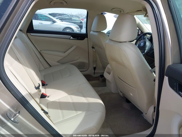44618359 :رقم المزاد ، 1VWAS7A30FC118263 vin ، 2015 Volkswagen Passat 1.8t Limited Edition مزاد بيع