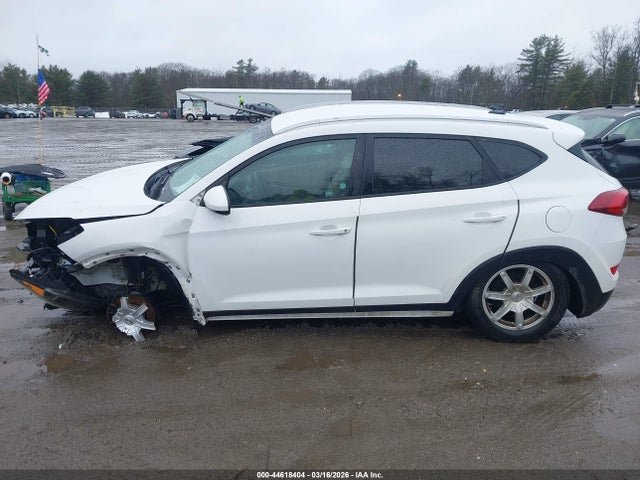 KM8J3CA47HU515866 Hyundai TUCSON SE