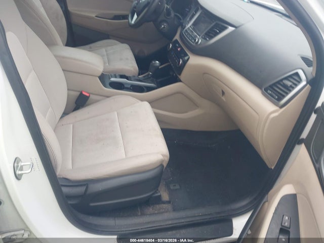 KM8J3CA47HU515866 Hyundai TUCSON SE