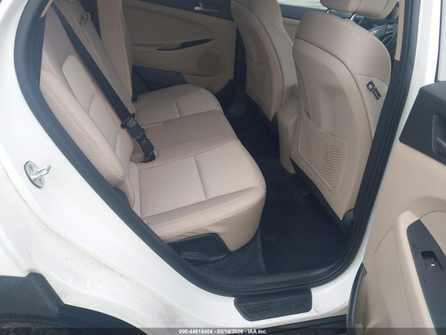 KM8J3CA47HU515866 Hyundai TUCSON SE