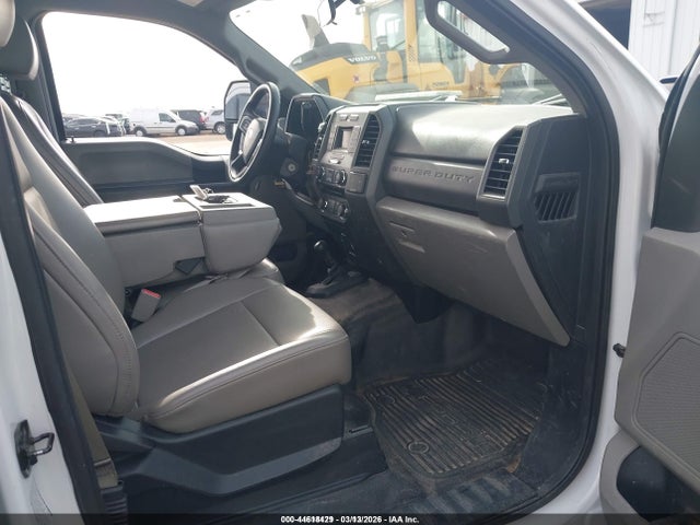Ford F-550 Chassis Xl 2017 1FD0W5HT6HED87996 Image 5