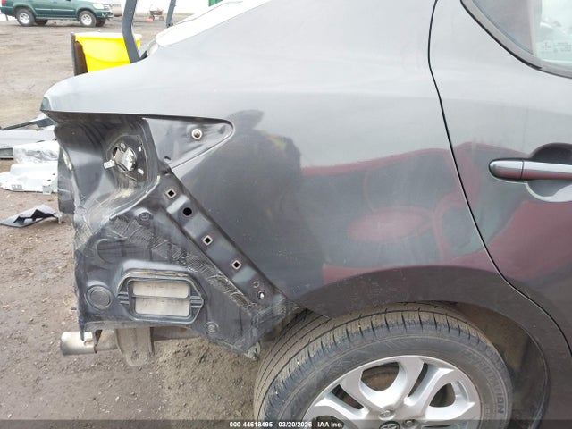 3MYDLBYV5HY178932 Toyota YARIS IA