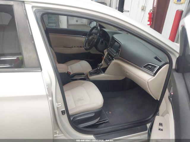 2017 HYUNDAI ELANTRA KMHD84LF0HU418107 Photo 4