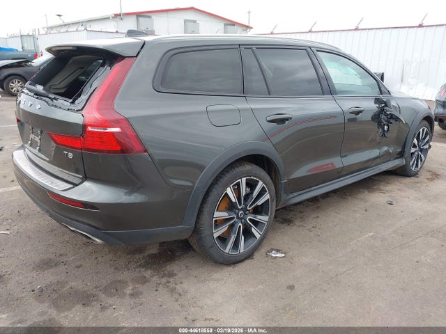 YV4102WK3N1086282 Volvo V60 Cross Country T5
