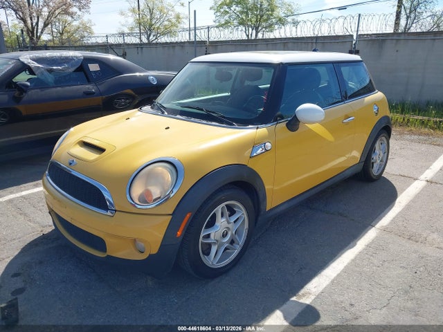 2007 MINI COOPER S WMWMF73537TV31165 Photo 1