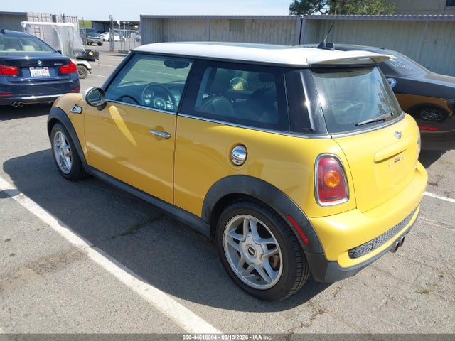 2007 MINI COOPER S WMWMF73537TV31165 Photo 2