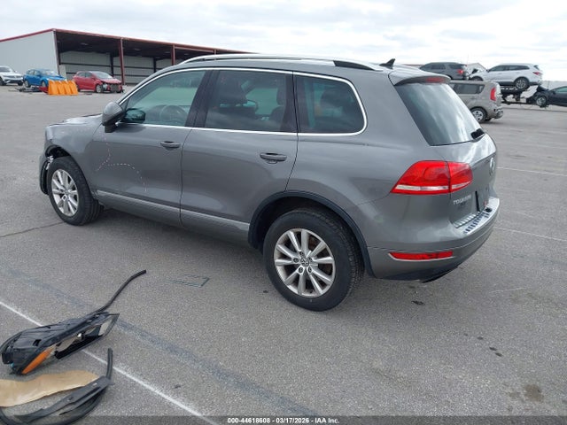 2013 VOLKSWAGEN TOUAREG WVGEF9BP2DD009196 Photo 2