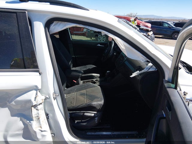 44618611 :رقم المزاد ، 3VV2B7AX4MM043154 vin ، 2021 Volkswagen Tiguan 2.0t Se/2.0t Se R-line Black/2.0t Sel مزاد بيع