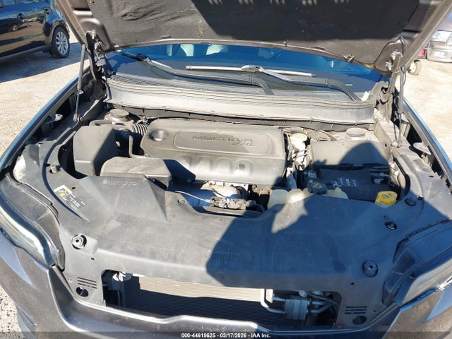 44618625 :رقم المزاد ، 1C4PJLLB2KD458130 vin ، 2019 Jeep Cherokee Altitude Fwd مزاد بيع