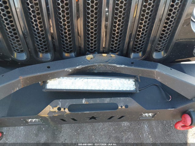 1C4HJWEG4JL922327 Jeep Wrangler Jk Unlimited Sahara 4x4
