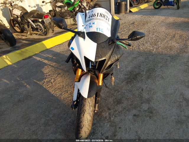JYARM38Y3SA003393 Yamaha Yzfr7