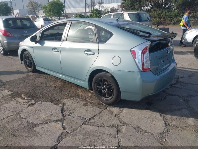 Toyota Prius Two 2015 JTDKN3DU9F2004392 Image 3