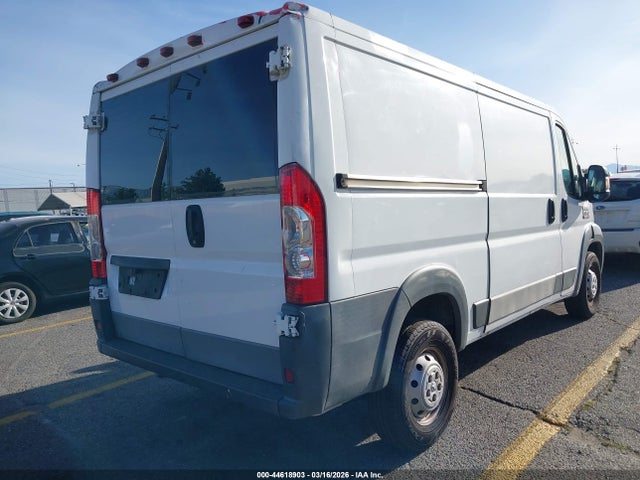 44618903 :رقم المزاد ، 3C6TRVAG2HE532145 vin ، 2017 Ram Promaster 1500 مزاد بيع